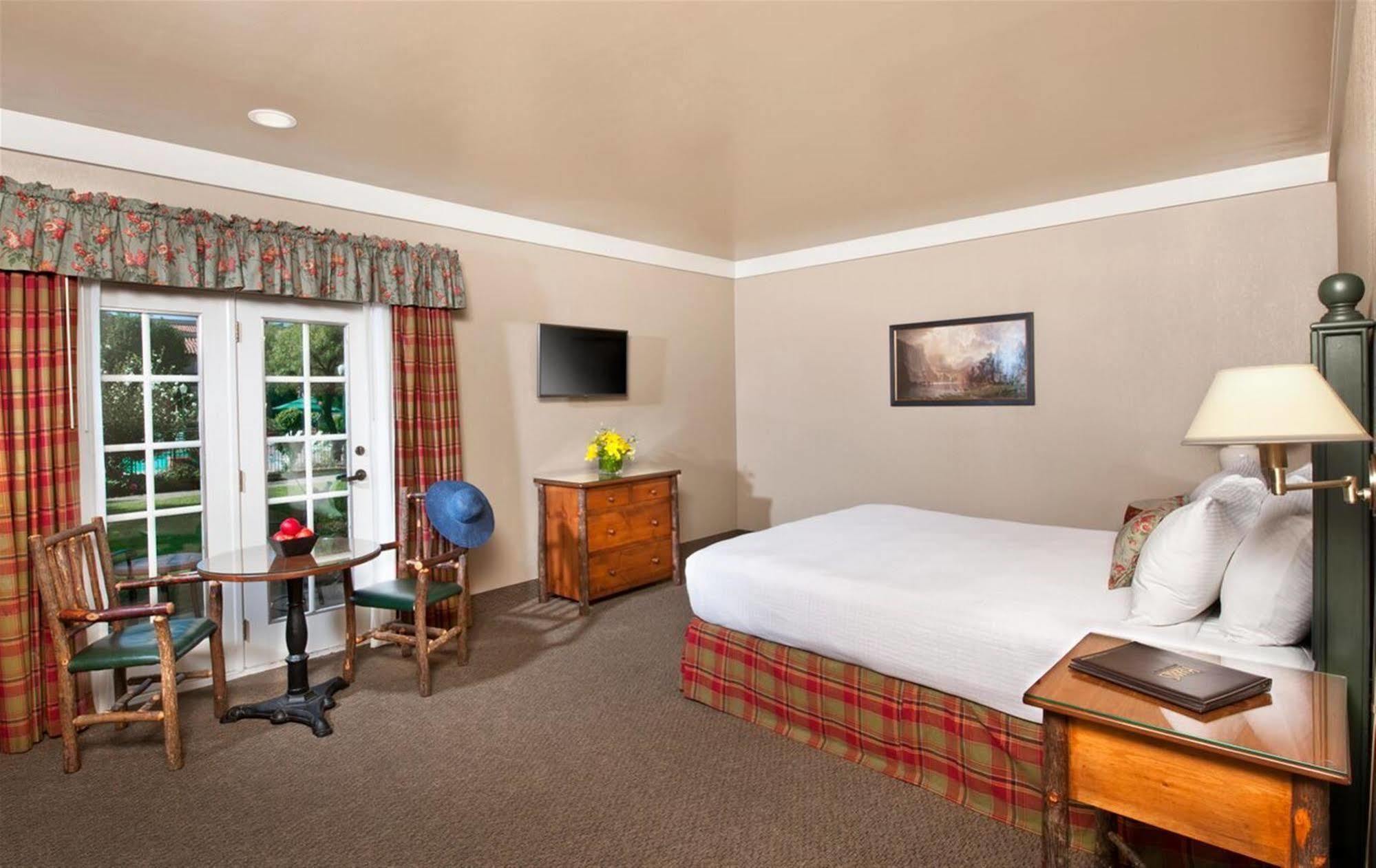 Harris Ranch Inn And Restaurant Huron Dış mekan fotoğraf