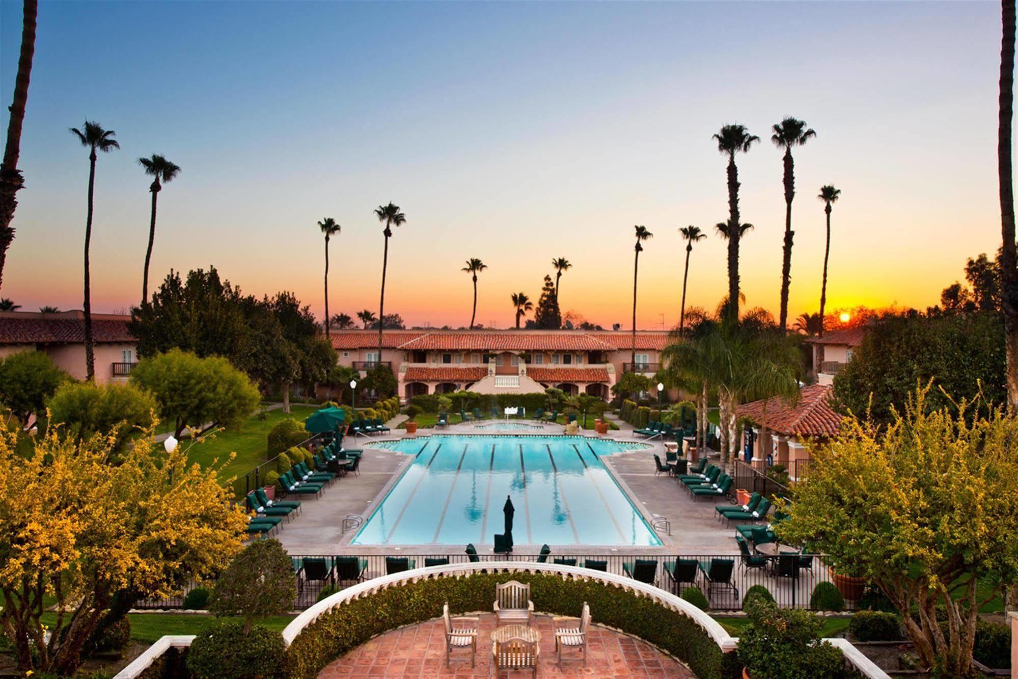 Harris Ranch Inn And Restaurant Huron Dış mekan fotoğraf