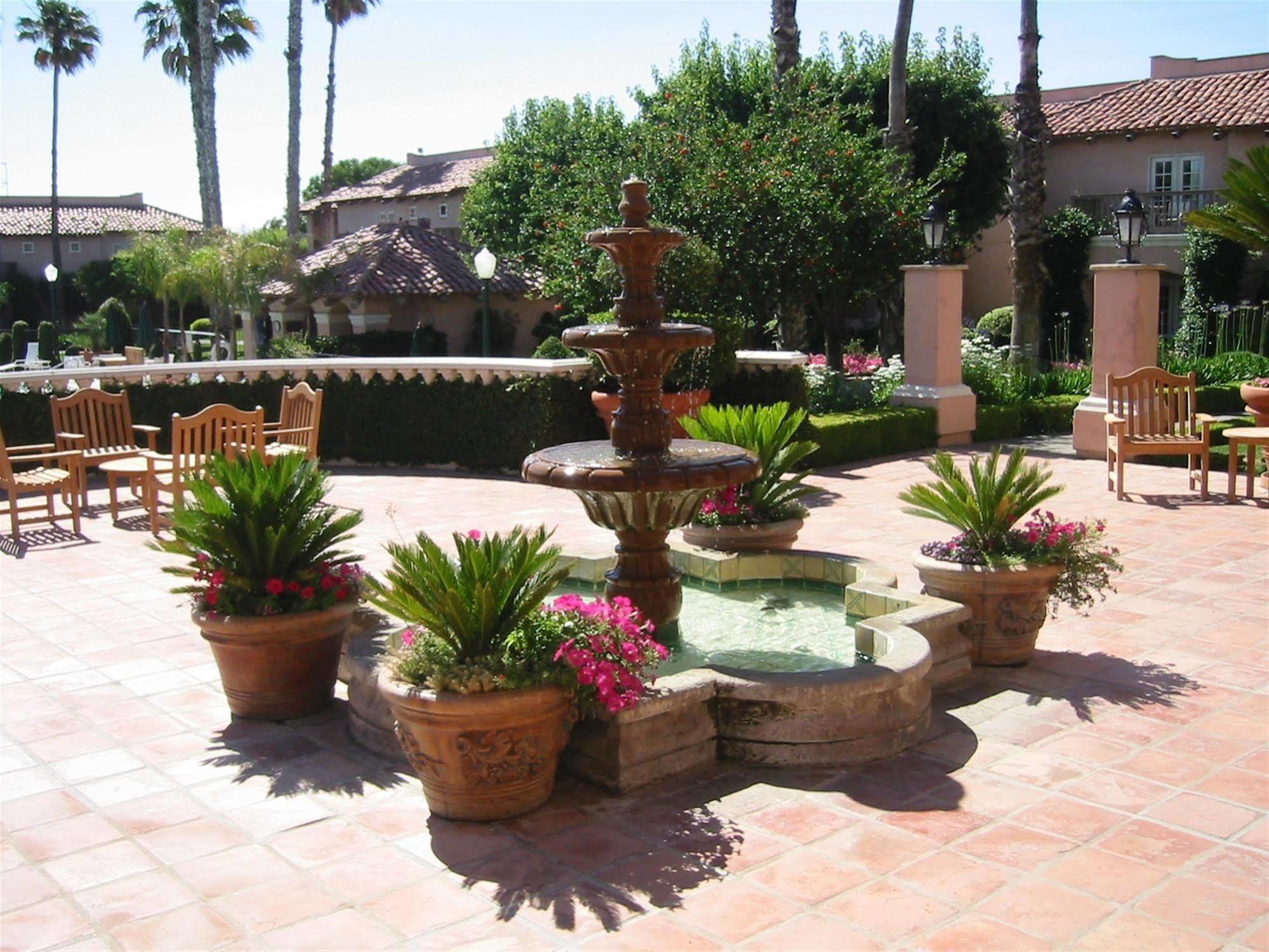 Harris Ranch Inn And Restaurant Huron Dış mekan fotoğraf