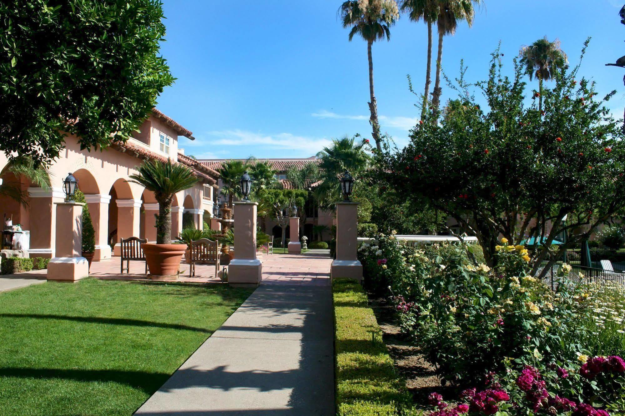 Harris Ranch Inn And Restaurant Huron Dış mekan fotoğraf