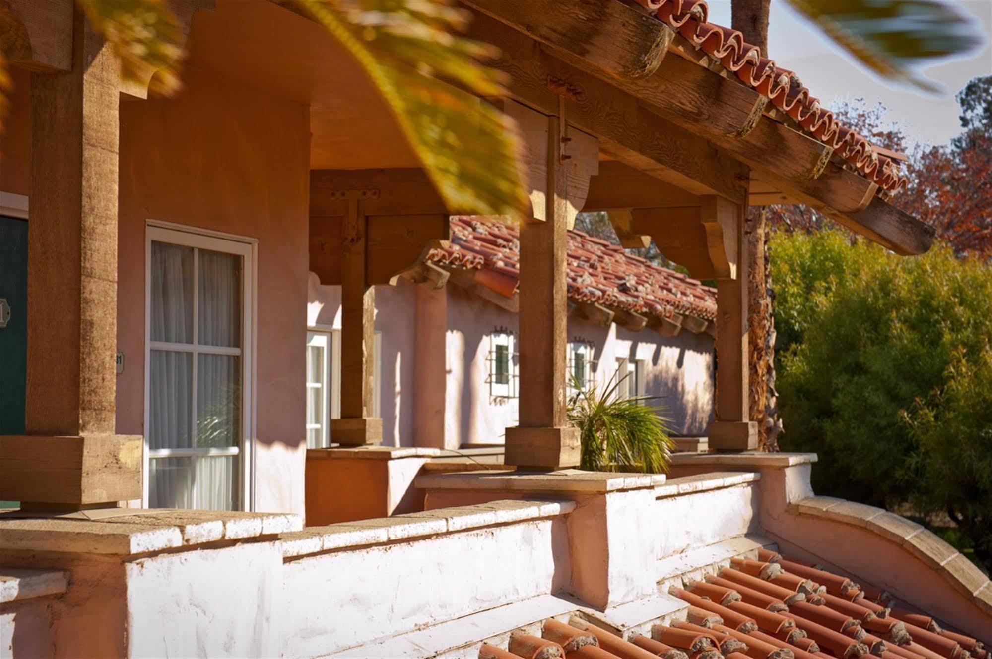 Harris Ranch Inn And Restaurant Huron Dış mekan fotoğraf